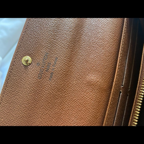 100% AUTHENTIC LV wallet - Picture 4 of 7